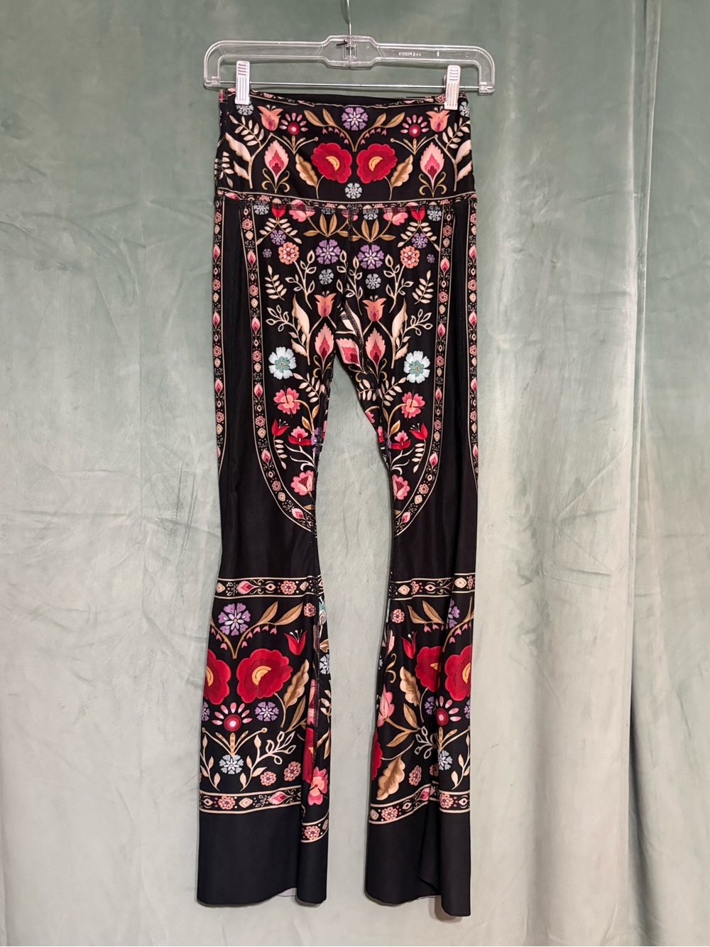 Yoga Democracy Floral Low Rise Bell Bottom Leggings 🌵XS